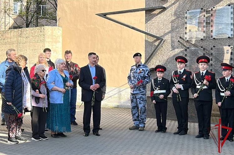 Сотрудники ОМОН «Бастион» и учащиеся подшефного класса встретились с ветеранами на киностудии «Ленфильм»