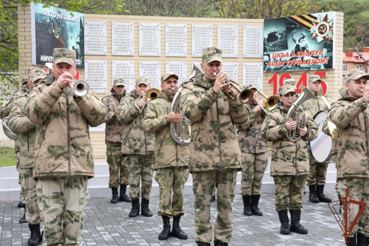В Чеченской Республике военнослужащие ОГВ(с) почтили память героев Великой Отечественной войны