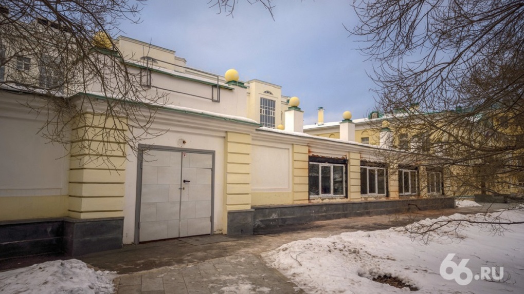 В проклятом бывшем туалете у резиденции губернатора закрылся очередной бизнес