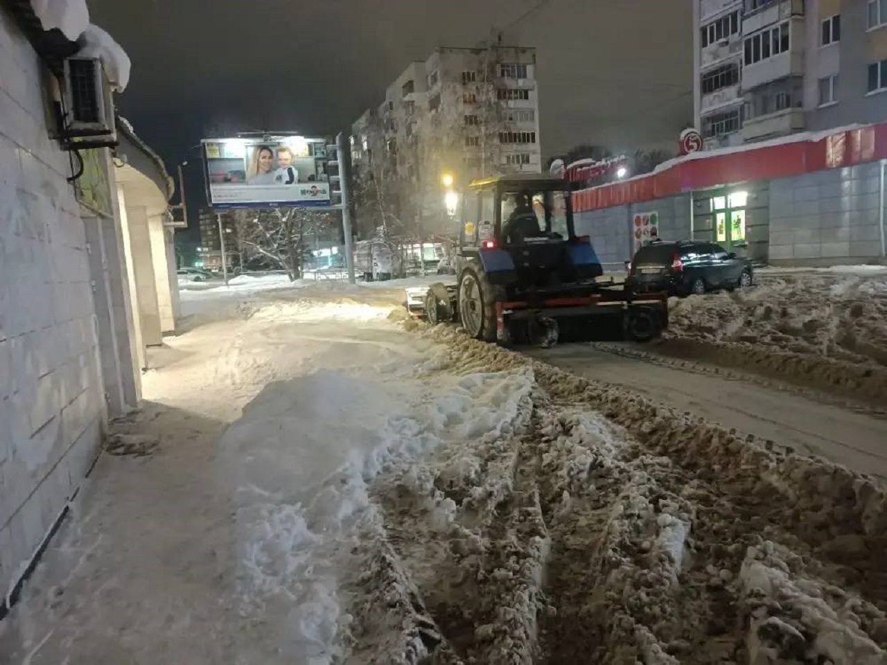 С улиц Уфы за ночь вывезли полторы тысячи кубометров снега | 1