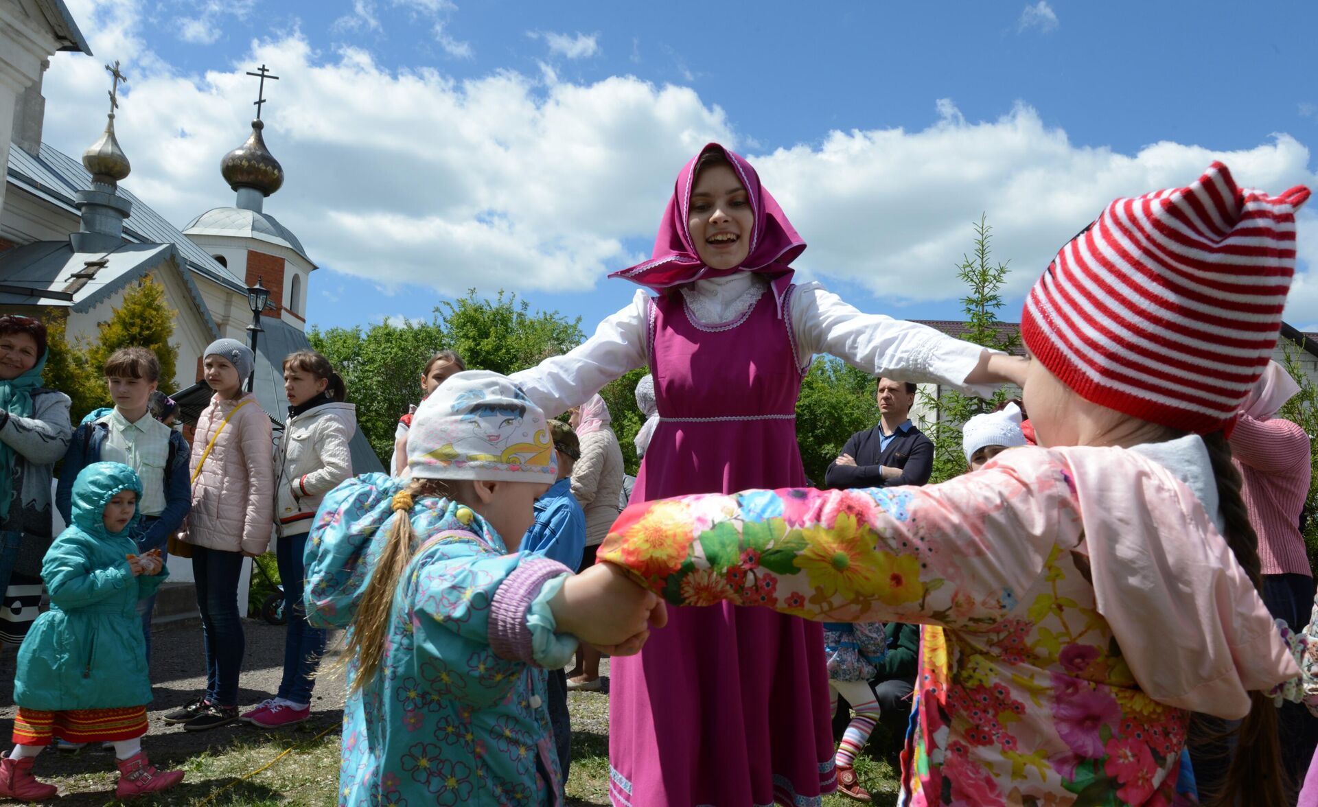 12 июня церковный. Религиозные праздники. Троица в 2018. Праздник села.