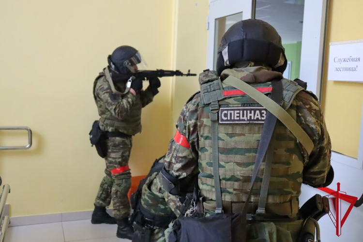 Росгвардейцы приняли участие в антитероррестических учениях в Ольском районе