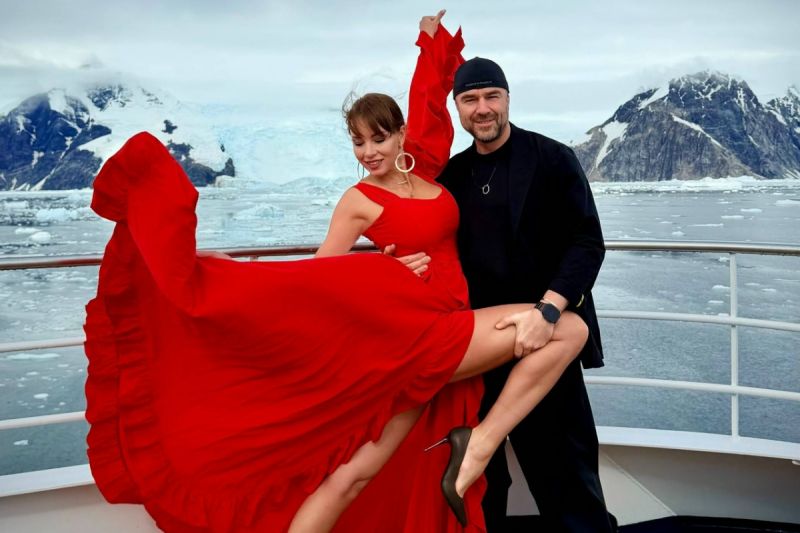 Полина Диброва провела фотосессию в стиле фламенко на фоне антарктических ледников