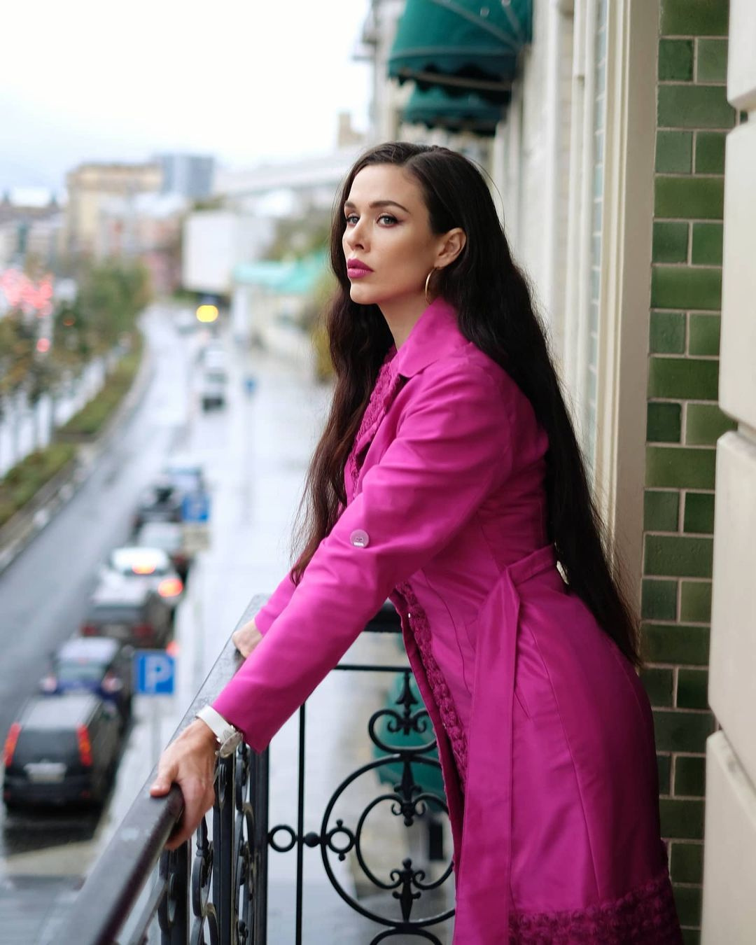 Открой красавицу. Открой красавицу. Красивые шатенки. Красивые фотосессии девушек. Игривый взгляд девушки.