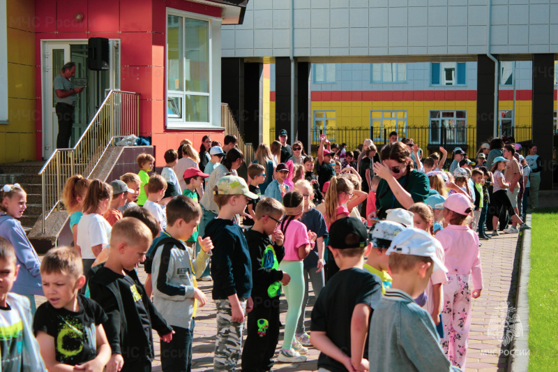 Зарядка с чемпионами: юные таланты МБОУ «Центр образования №7» вдохновлены примером сборной Югры по пожарно-спасательному спорту