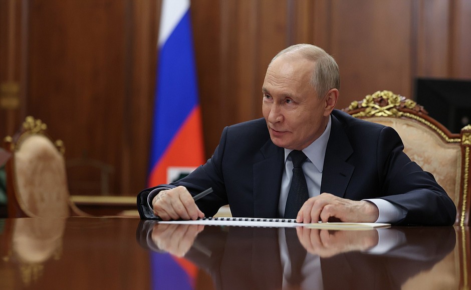 На встрече с главой госкорпорации «Ростех» Сергеем Чемезовым.