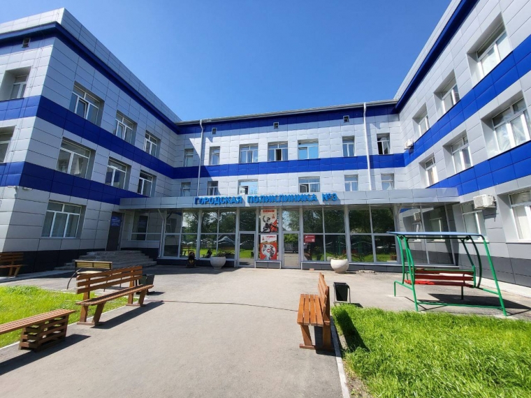 Городская поликлиника № 3 в Омске приняла около 5 тысяч пациентов после капремонта