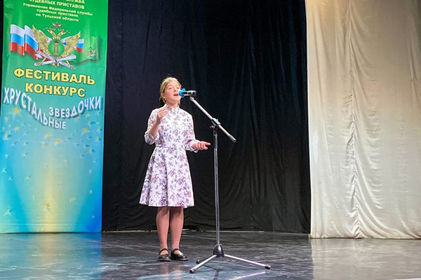 В старшей возрастной группе (от 13 до 18 лет) в номинации «Вокал» победителем стала Полина Кораблина с песней «Россия Россией останется»