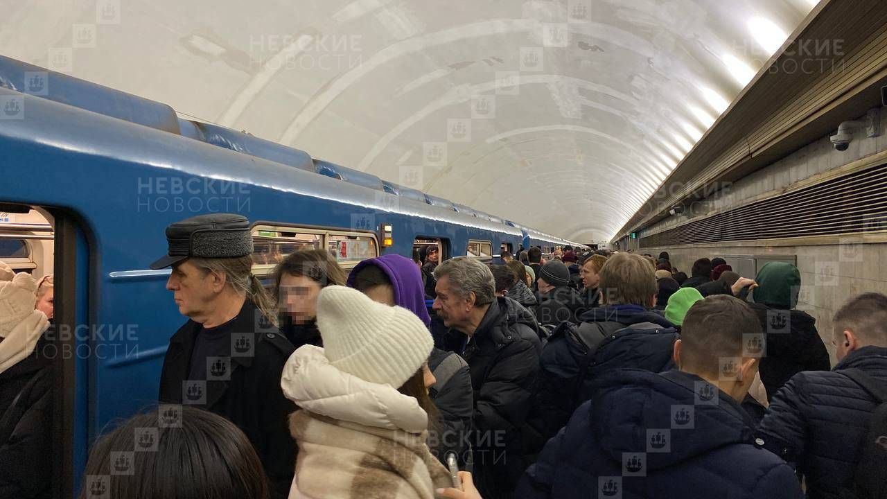 Что произошло в метро спб сегодня