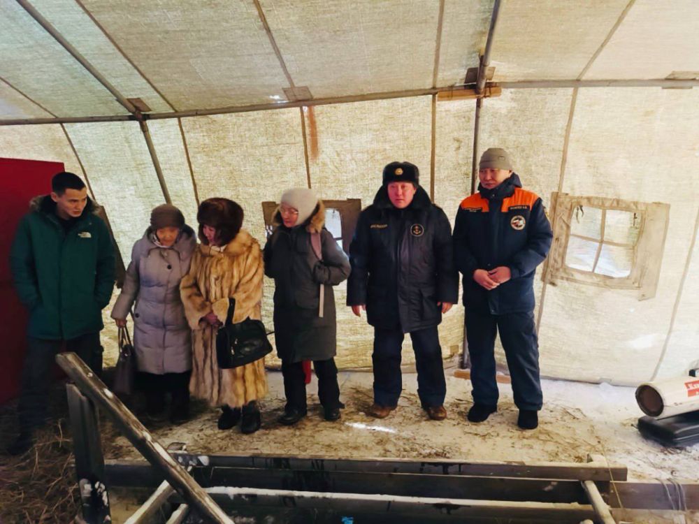 Крещенские купания в Якутии: спасатели продолжают обеспечивать безопасность жителей