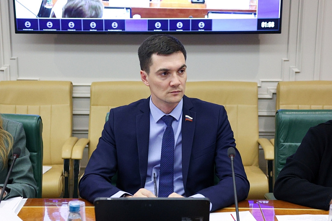 сенатор рф член совета федерации роман маслов