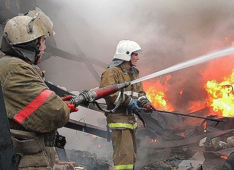 Прокуратура выяснит причины пожара в многоквартирном доме в Приморье