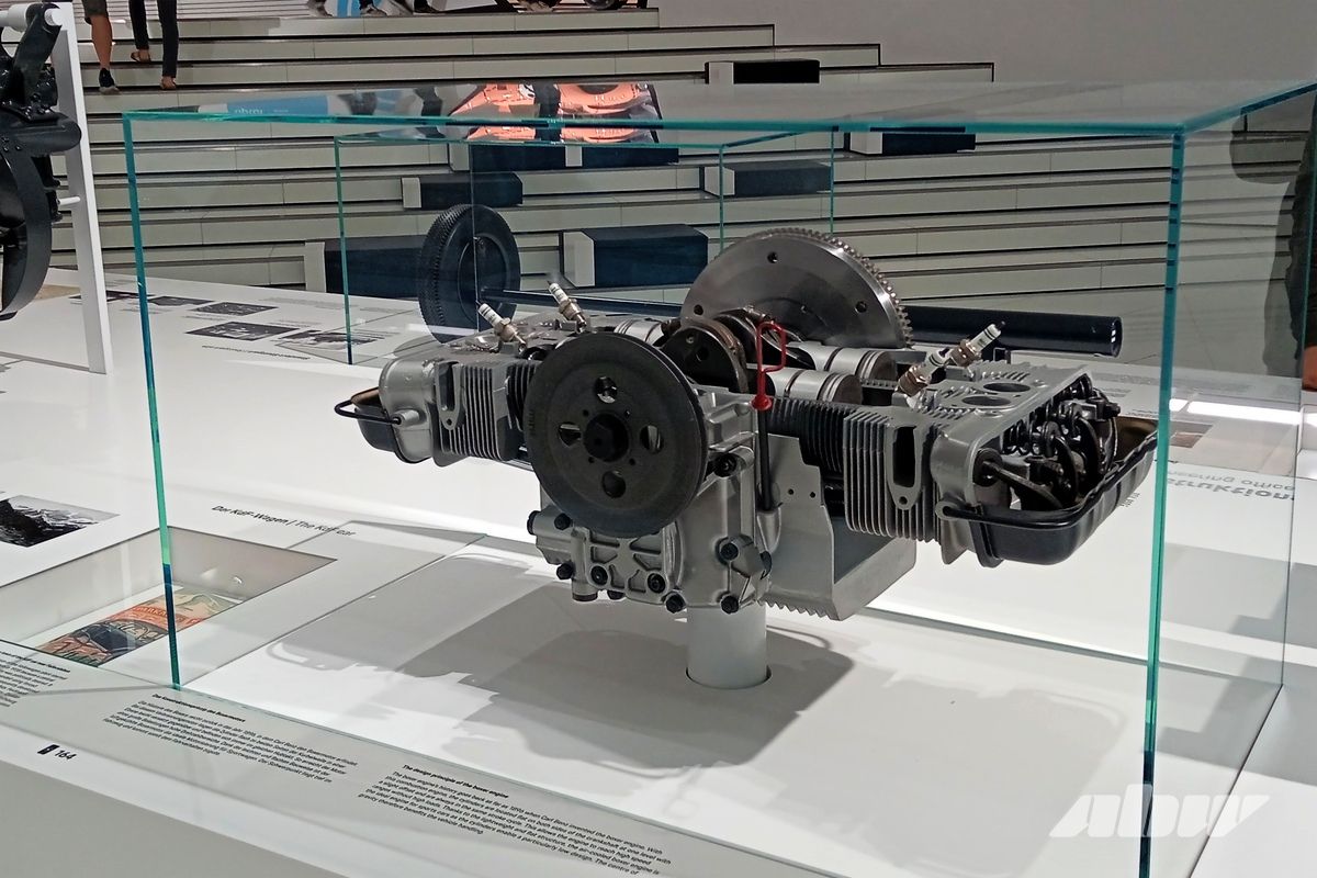 От экспериментов с электричеством до Volkswagen Beetle: 150 лет со дня рождения Фердинанда Порше