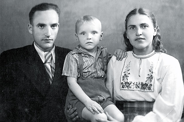 Александр Кайдановский с родителями - Леонидом Львовичем и Верой Александровной.