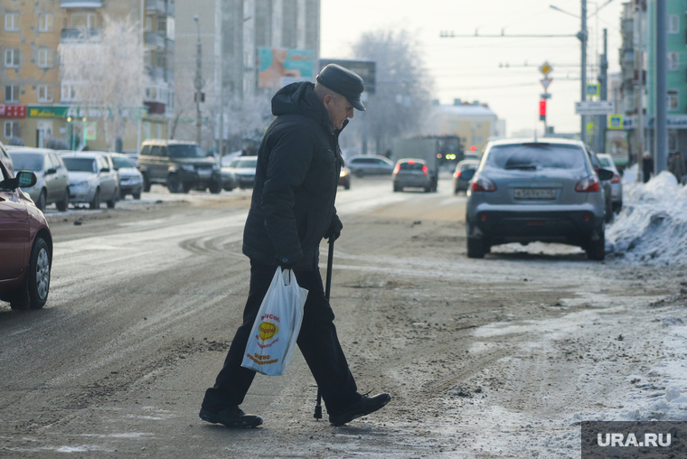 Зимний пешеход. Побег из города Екатеринбург зимой.