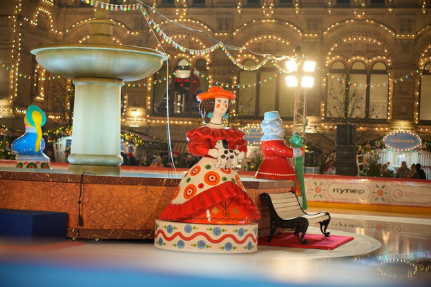 На Красной площади открылся каток в стиле дымковской игрушки