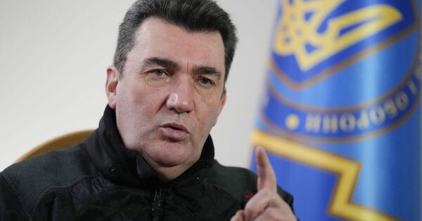 Секретарь Совета нацбезопасности и обороны Украины Алексей Данилов"Если бы грузины и Молдова начали освобождать свои территории от российских оккупантов, мы бы тогда гораздо быстрее решили этот вопрос. Грузия должна была бы, если она считает, что Абхазия и Цхинвальский регион (Южная Осетия) ее территория, подниматься и защищать свою страну. Грузия и Молдова должны брать пример с Украины". - Sputnik Грузия