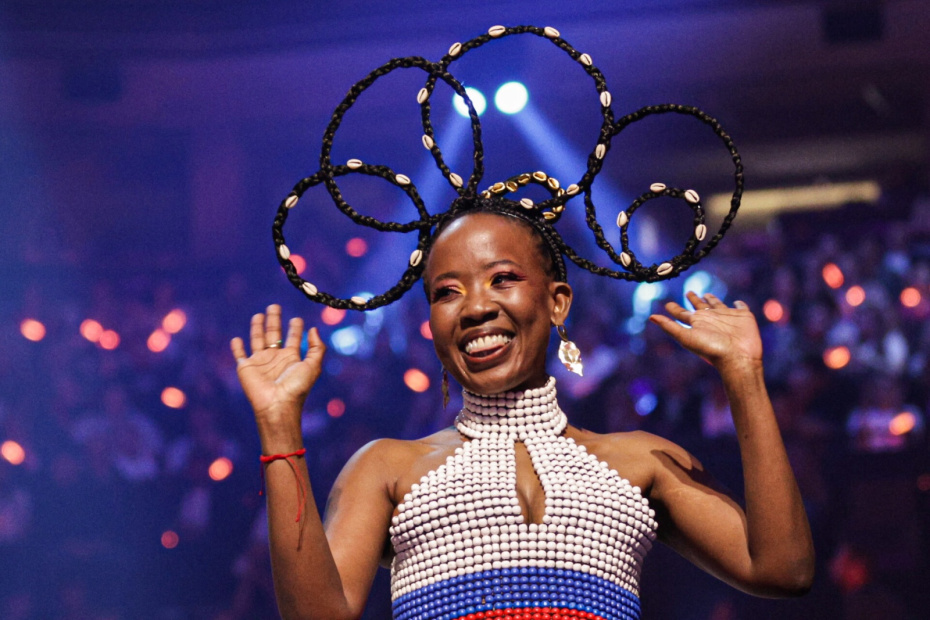 Член жюри Международного музыкального конкурса «Интервидение» от ЮАР, певица Нцики Мазвай во время Международного музыкального конкурса «Интервидение» 2025