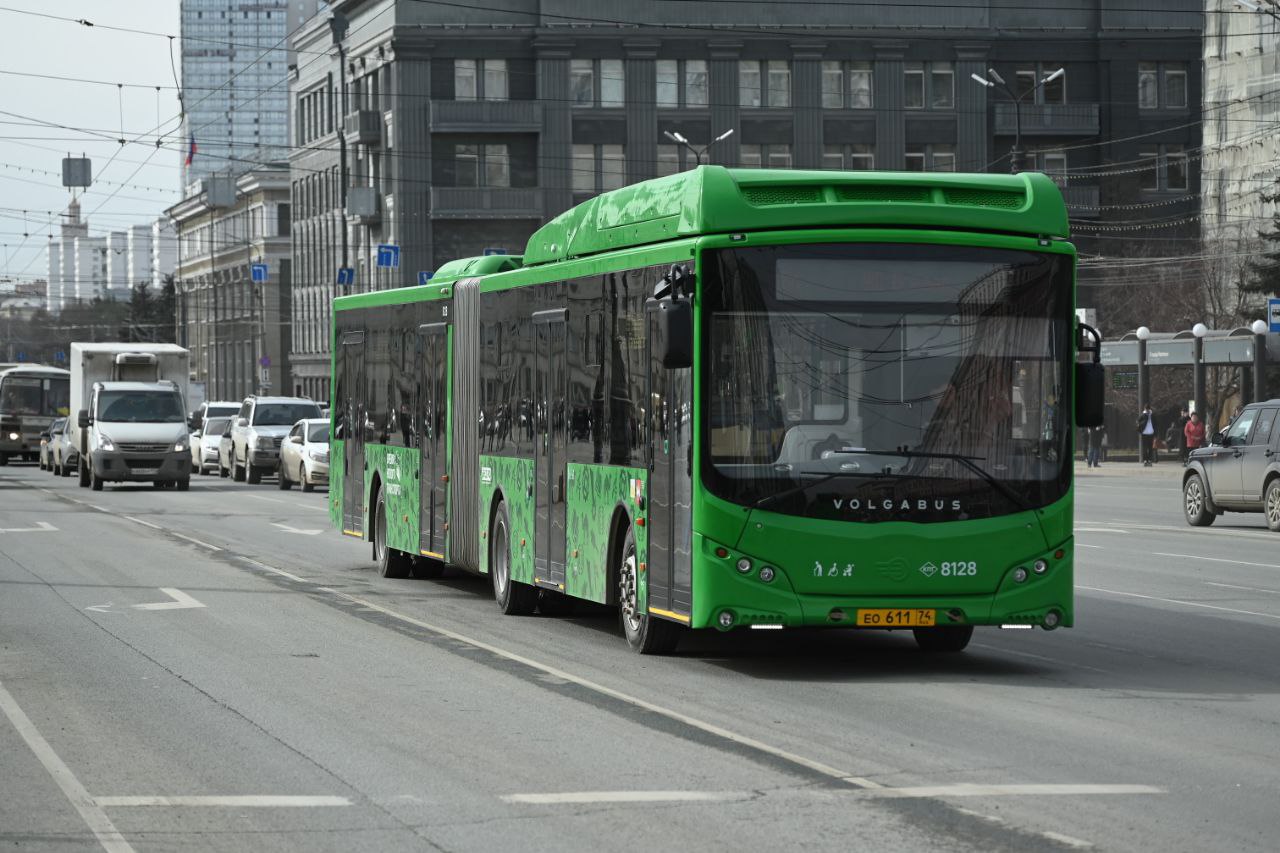 Десять новых автобусов-гармошек появилось на самых загруженных маршрутах в Челябинске