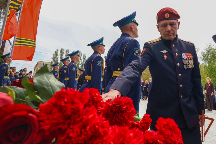 Офицер Росгвардии принял участие в открытии мемориала в Волгограде