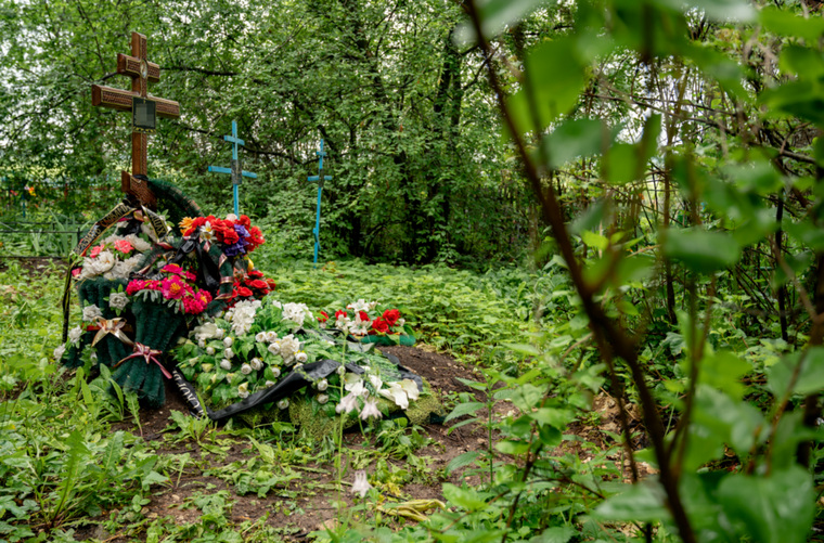 Так сейчас выглядит могила погибшей девушки