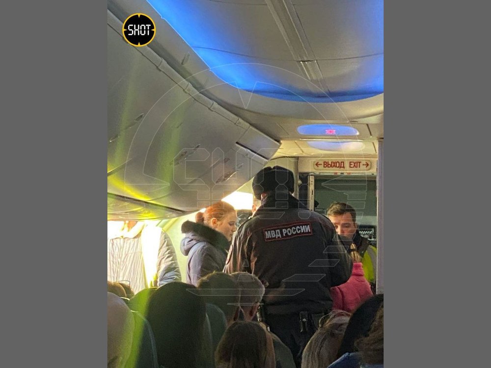 Рассадка в самолете боинг 737-800. Схема боинг 737-800 схема салона. 19 ряд в самолете. Самолет победы места в салоне. Боинг 737-800 расположение мест с7.