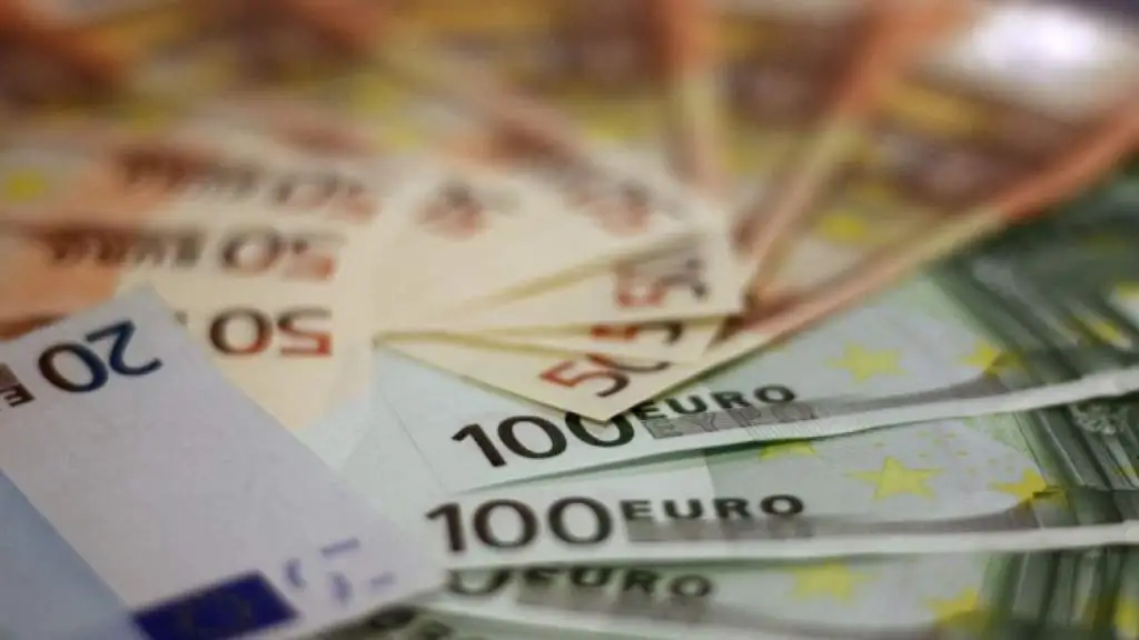 Даугавпилчанин лишился 385 евро, поверив мошенникам, пообещавшим 48 тысяч