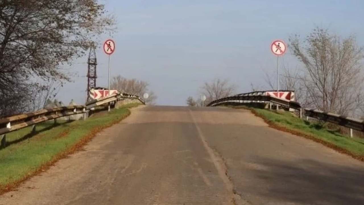 В Джанкойском районе Крыма на мосту возле села ...