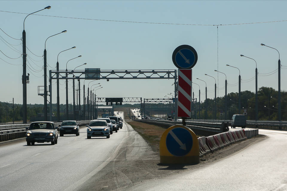 Волгоград транспортная. Пробка на мосту Волгоград. Пробка на мосту. Фото из машины Ведено.