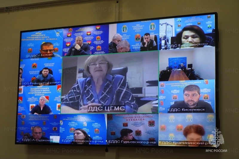 В Главном управлении работает оперативный штаб по ликвидации последствий неблагоприятных погодных условий на территории Кузбасса (видеокомментарий)