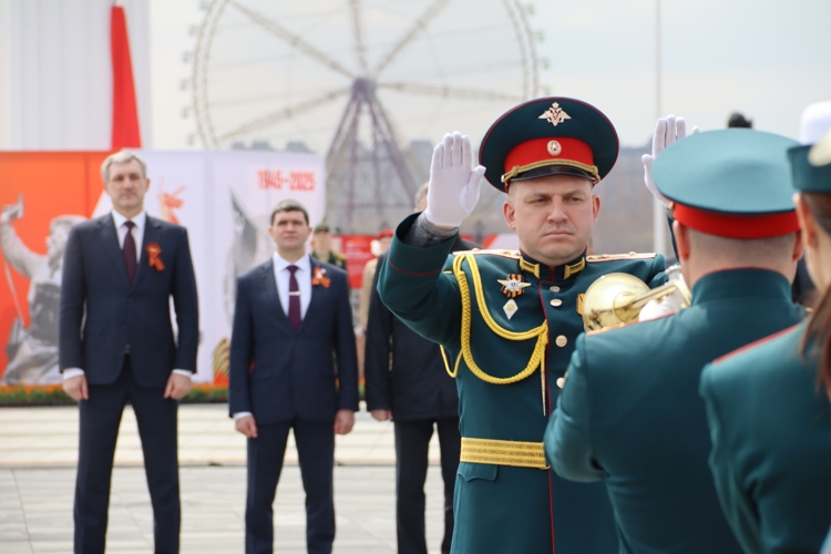 В Благовещенске в торжественных мероприятиях принял участие начальник территориального Управления Росгвардии Виталий Харчёв