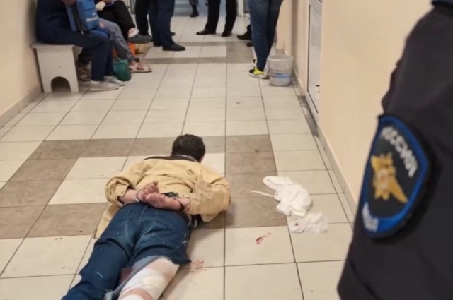 Полицейские быстро задержали нападавшего.