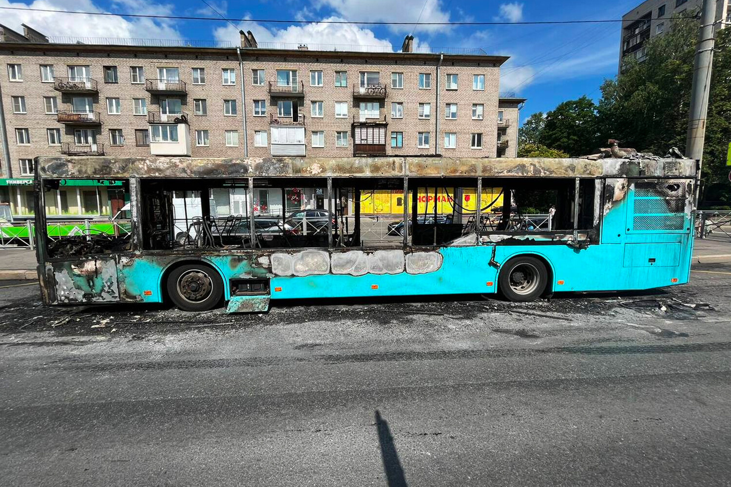 Пожар на автобусной спб. Автобус. Автобус в Питере. Автобус фото. Лазурный автобус.