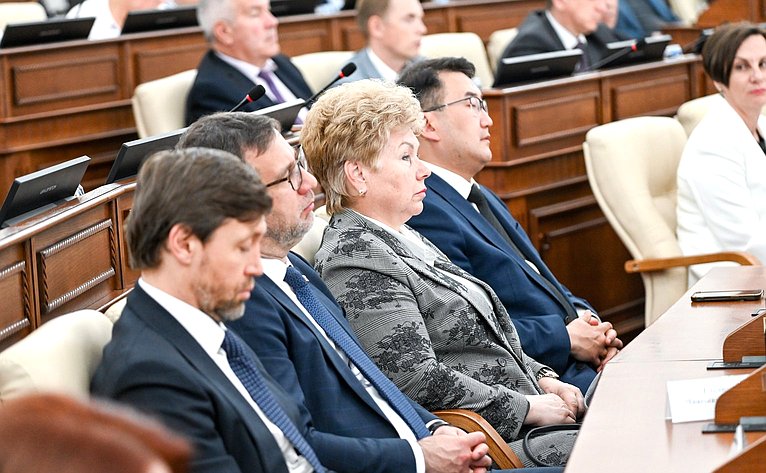 В Парламентском центре Алтайского края состоялось выездное заседание Комитета СФ по конституционному законодательству и государственному строительству и Комитета СФ по федеративному устройству, региональной политике, местному самоуправлению и делам Севера