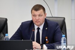 Есть версия, что Науменко не устраивает, что его не предупреждают о дополнительных задачах для его подчиненных 